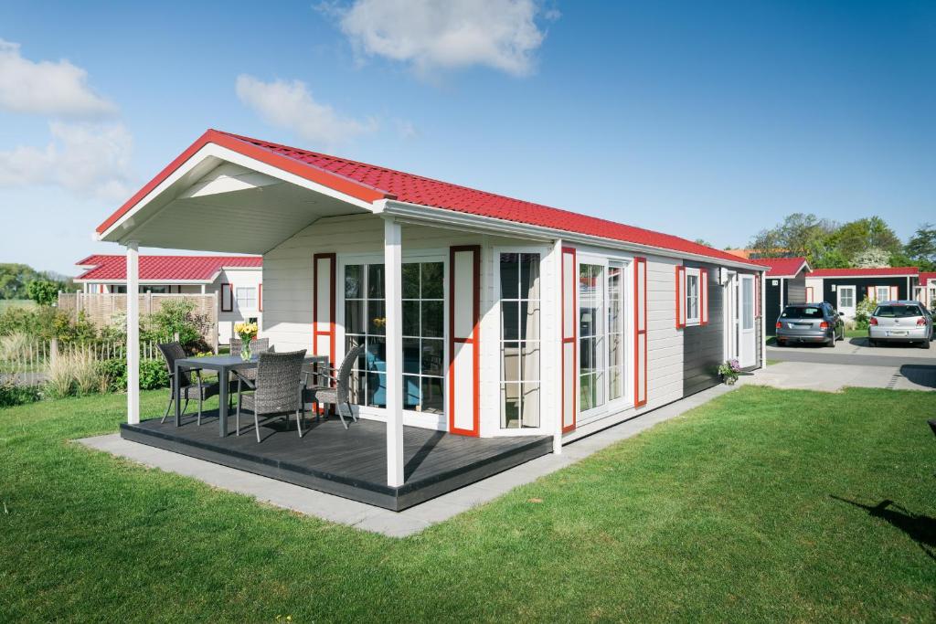 Casa pequeña con porche y terraza en Chalet bis 5 Personen ohne Hund - a17100, en Flüthörn