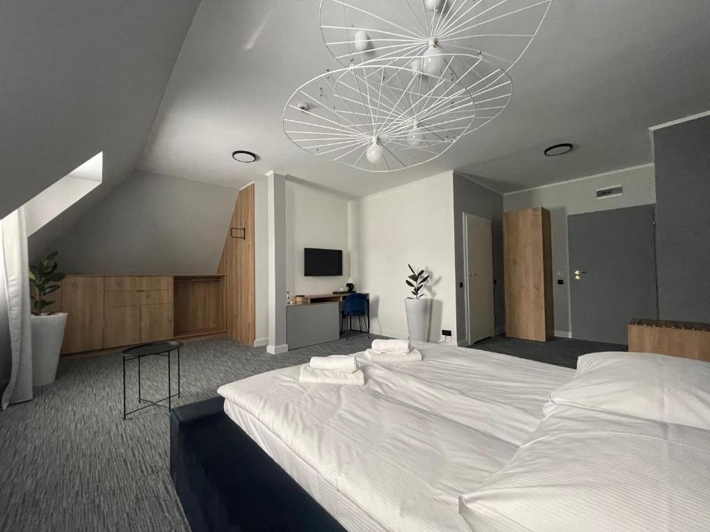 Posteľ alebo postele v izbe v ubytovaní Hotel Made in Napoli by Siervo Międzybórz