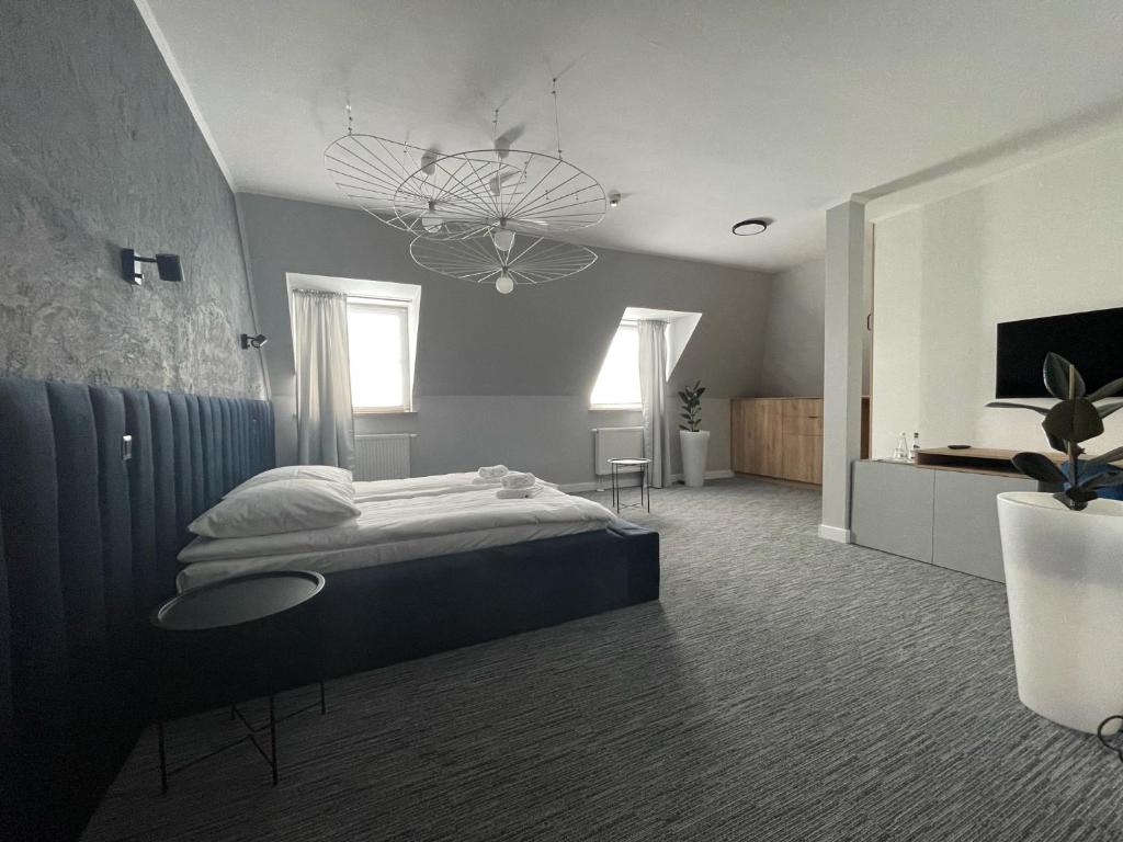 Posteľ alebo postele v izbe v ubytovaní Hotel Made in Napoli by Siervo Międzybórz