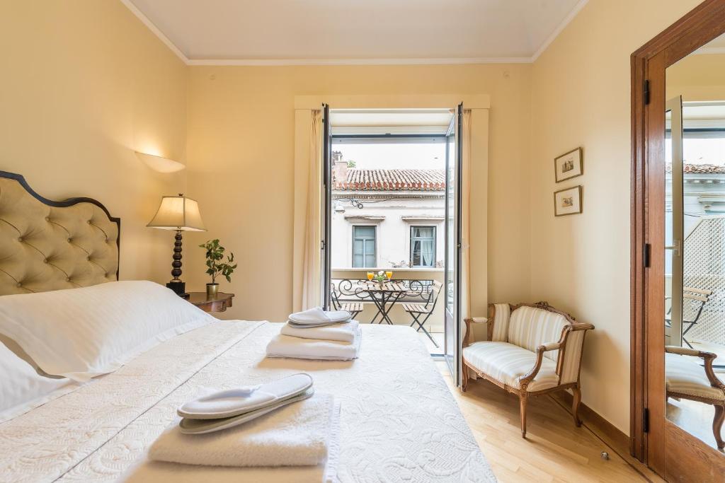 Posteľ alebo postele v izbe v ubytovaní The Koukaki Residence