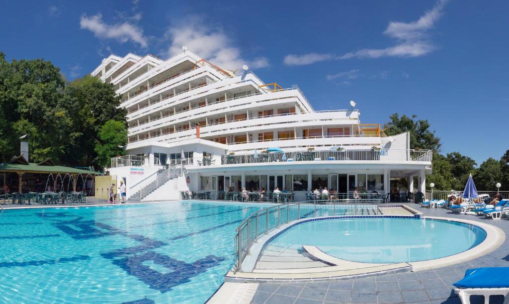 Hotel Pliska All inclusive tesisinde veya buraya yakın yüzme havuzu