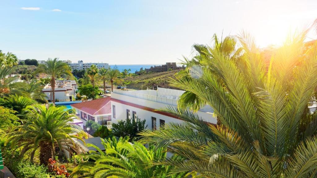 Bazén v ubytování Valle Marina Apartamentos nebo v jeho okolí