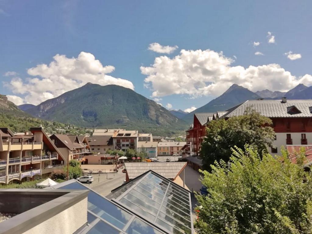 a view of a city with mountains in the background at Le cocon du prorel in Briançon