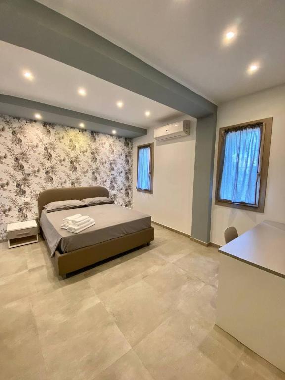 A bed or beds in a room at Floridida Rooms & Breakfast
