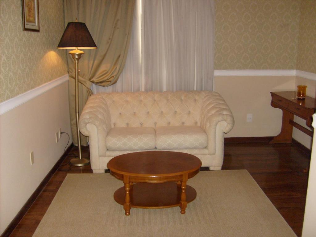 Posezení v ubytování Premier Hill Suites Hotel