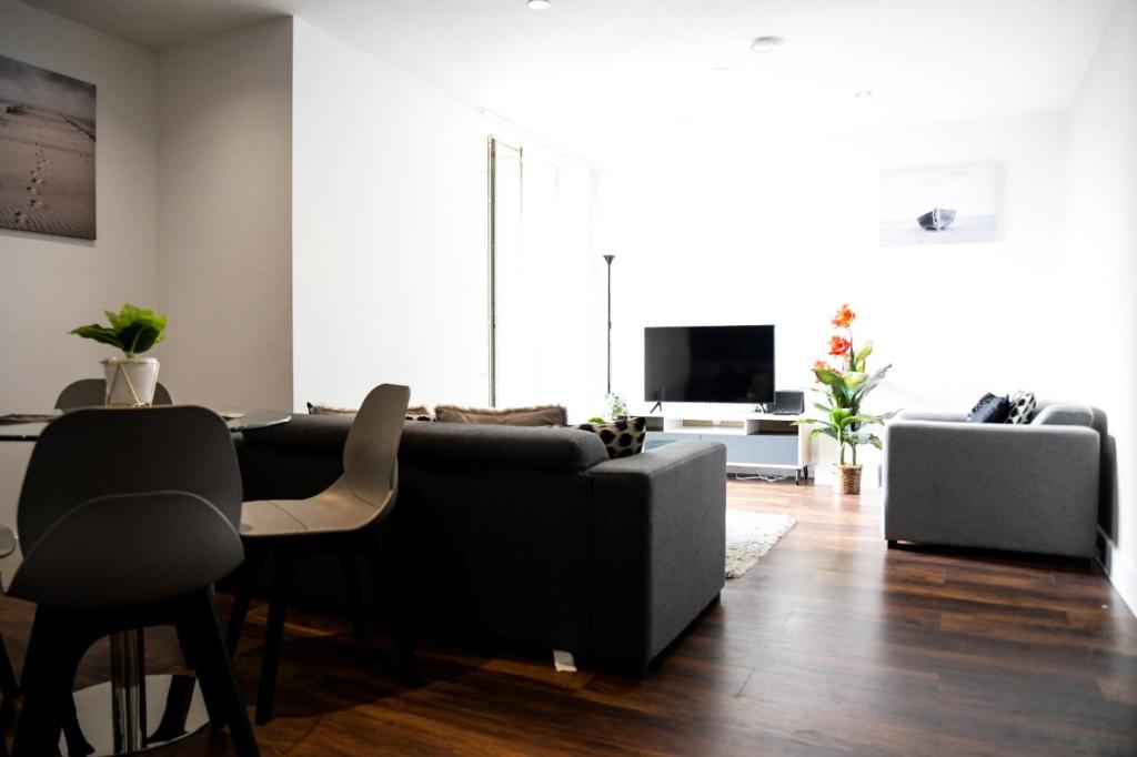 Galería fotográfica de OnPoint - Spacious 2 Bedroom Apt, City Centre With Balcony en Mánchester