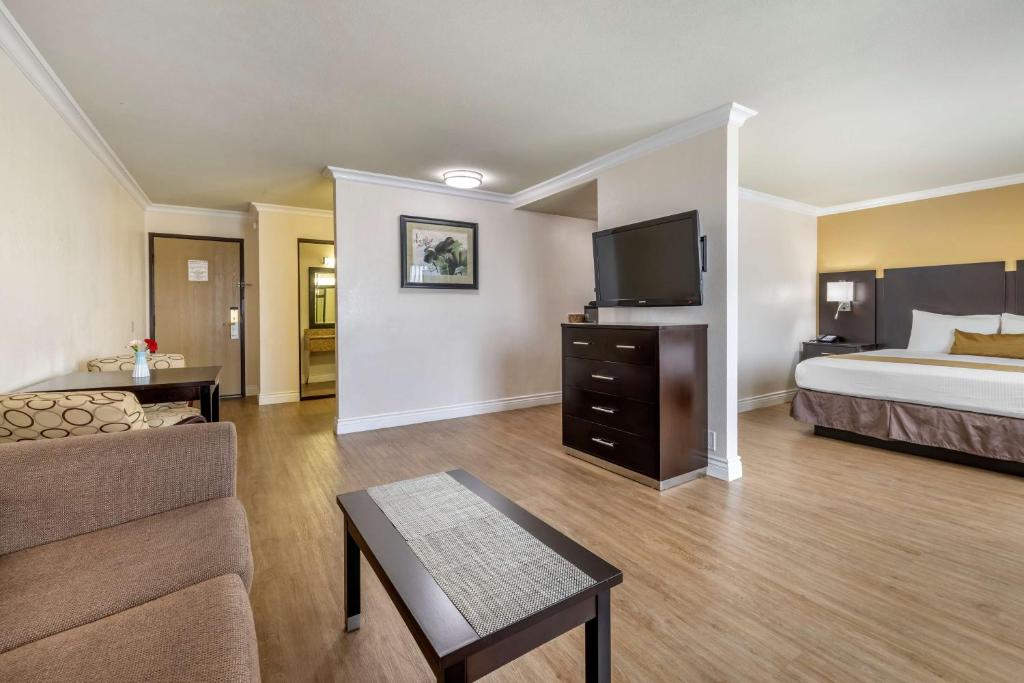 Best Western Plus South Bay Hotel photo