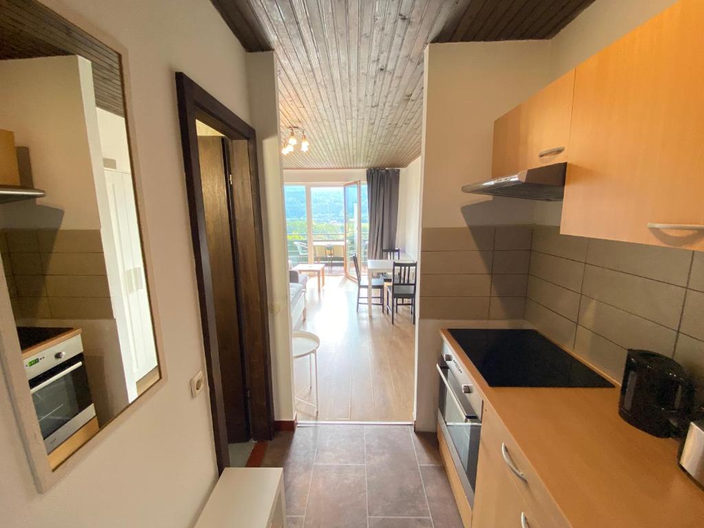 Kuchyňa alebo kuchynka v ubytovaní Velden Living Apartments - Schiefling Panorama