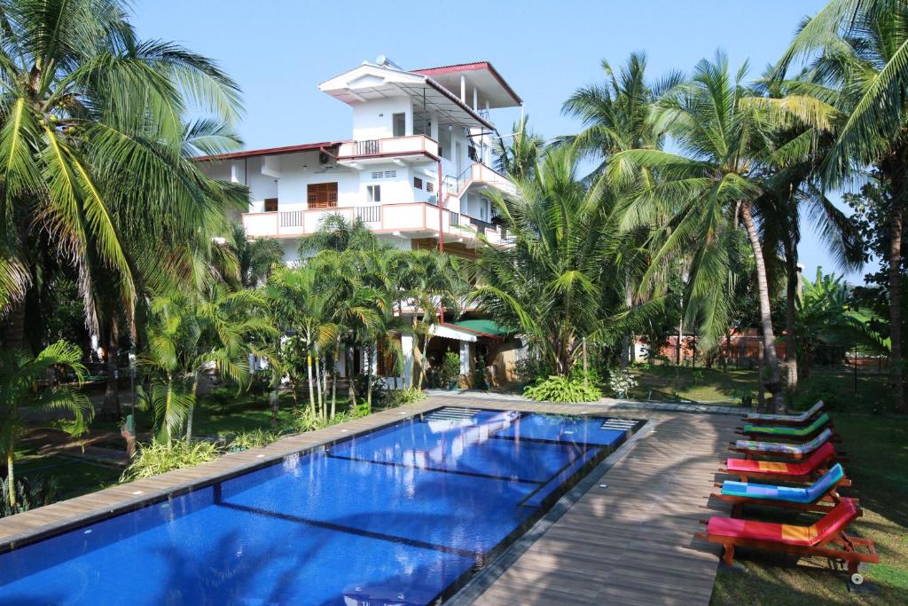 Bazén v ubytování Hotel Nilketha Yala Tissamaharama nebo v jeho okolí