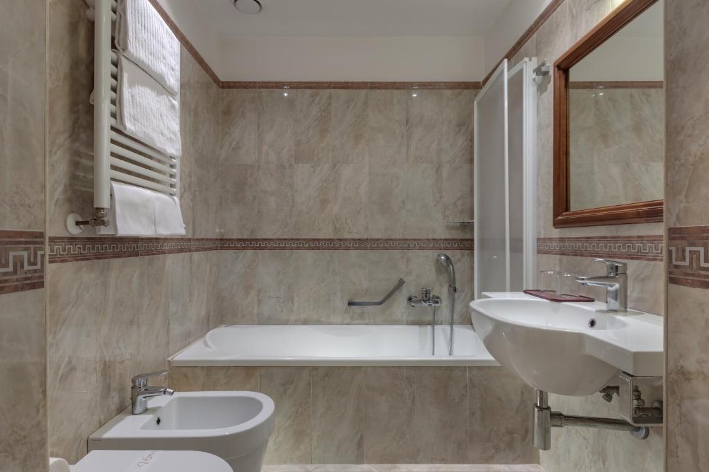 Łazienka w obiekcie Hotel Borromeo