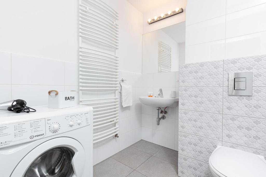 Kúpeľňa v ubytovaní Apartments Westfield Arkadia Burakowska by Noclegi Renters