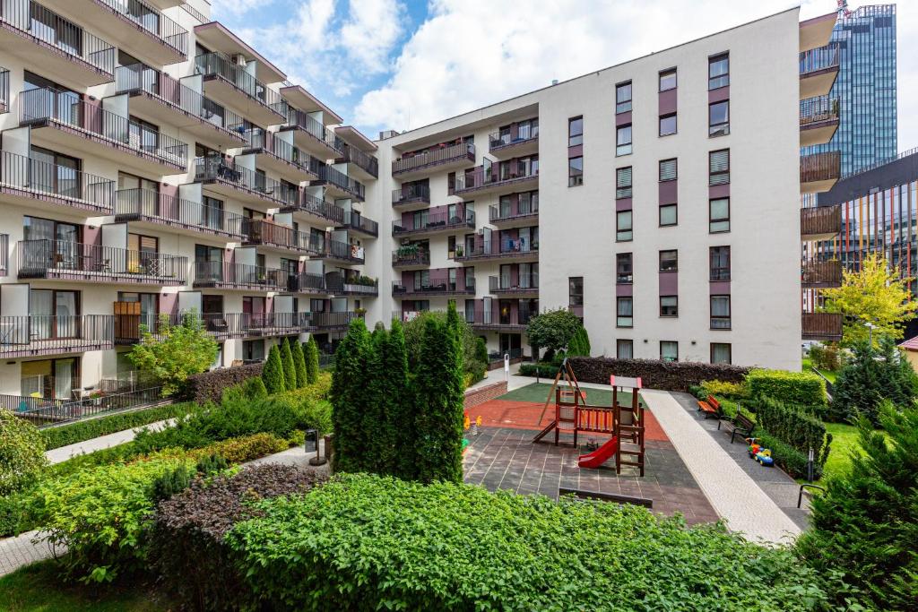 Vonkajšia záhrada v ubytovaní Apartments Westfield Arkadia Burakowska by Noclegi Renters