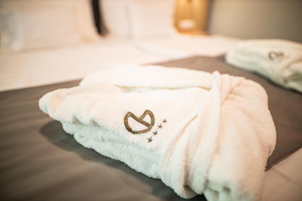 Postel nebo postele na pokoji v ubytování Garden Hotel Wellness és Konferencia