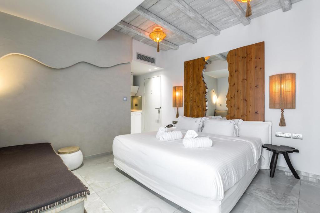 Łóżko lub łóżka w pokoju w obiekcie Blue Carpet Luxury Suites