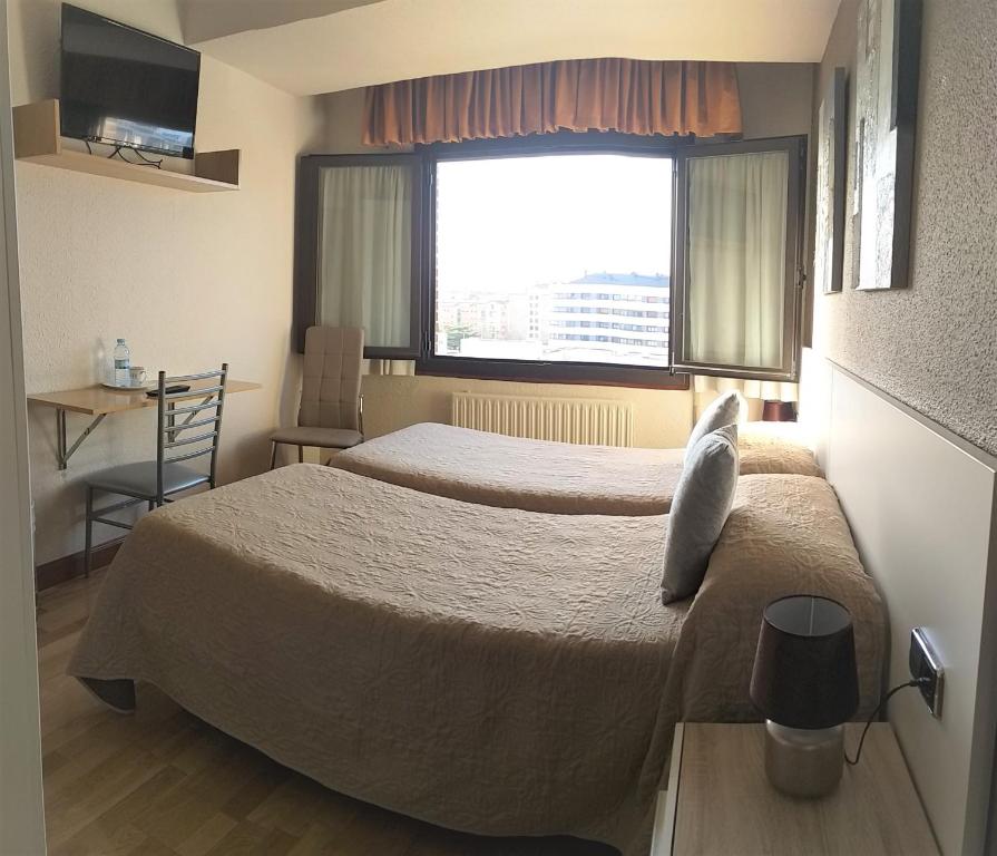 Postel nebo postele na pokoji v ubytování Alojamientos Pamplona