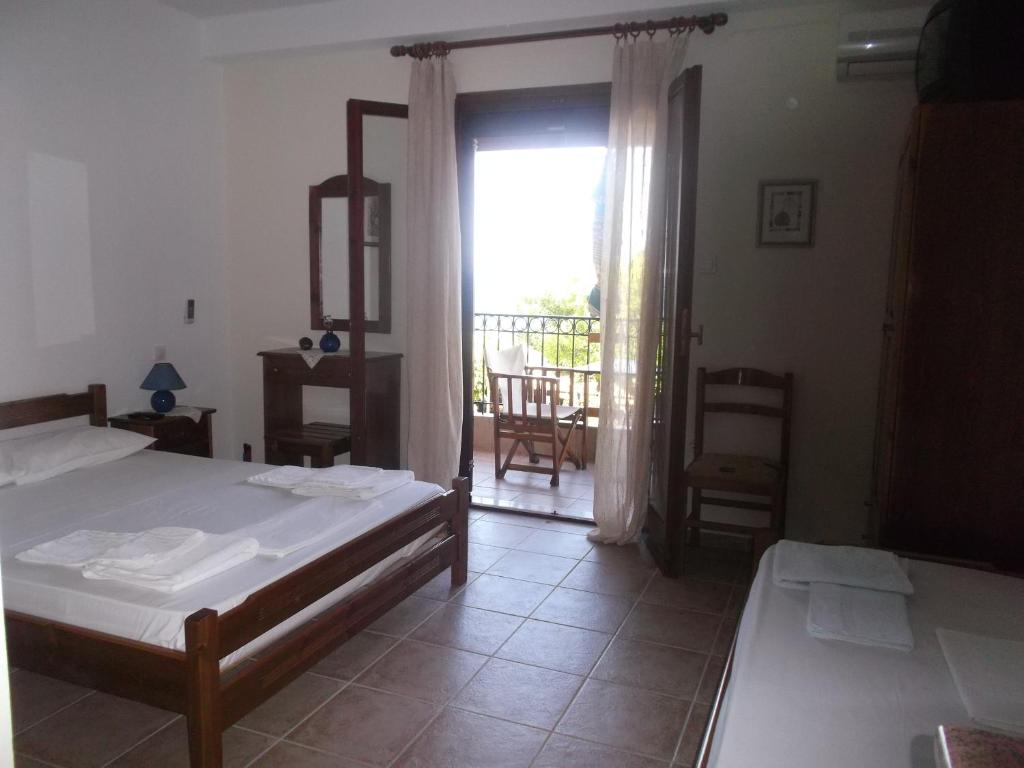 Posteľ alebo postele v izbe v ubytovaní Ammos Studios and Apartments
