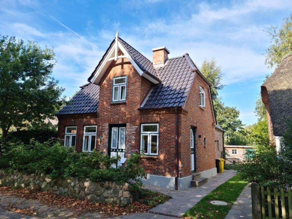 a brick house with a gambrel roof at Doras Hus in Nieblum