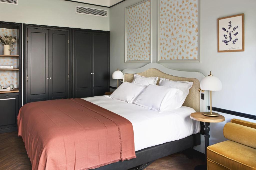 
Double or Twin Room with Terrace - "Aubépine" - Maison Boileau-  39 rue Boileau
