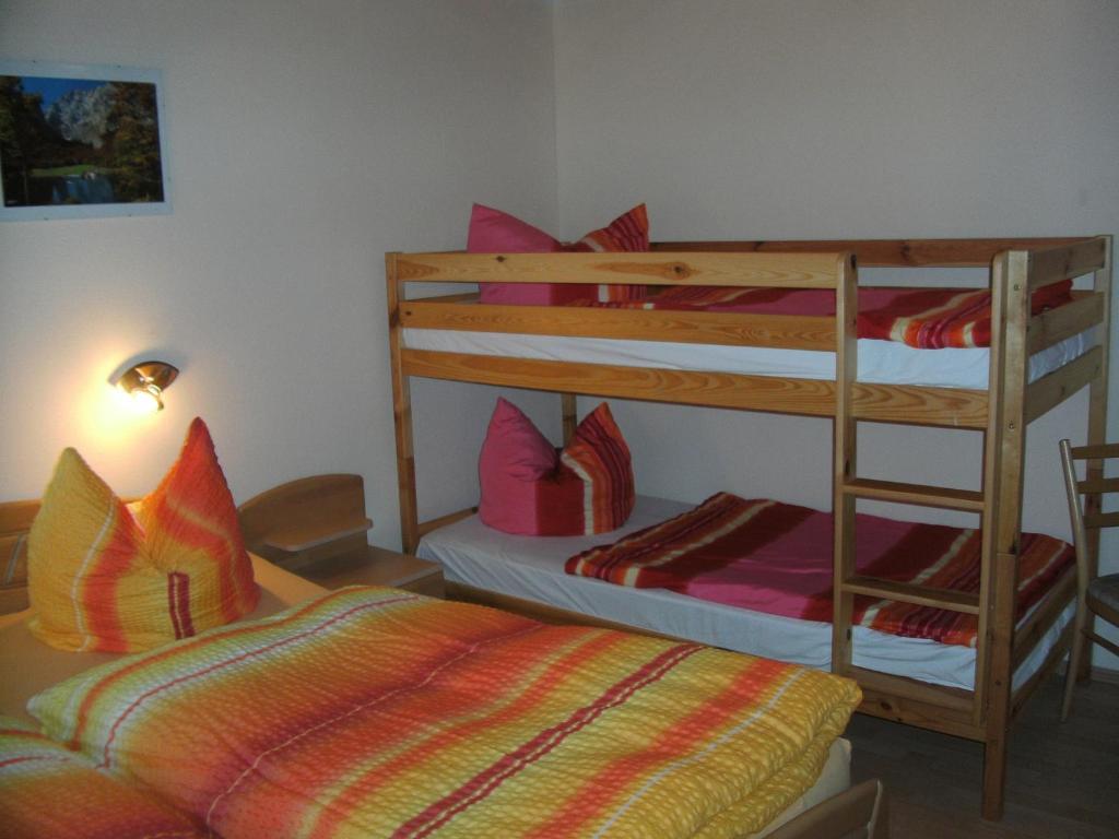 a bedroom with two bunk beds and a bed at Lissis Feriendomizil in Ostseebad Karlshagen