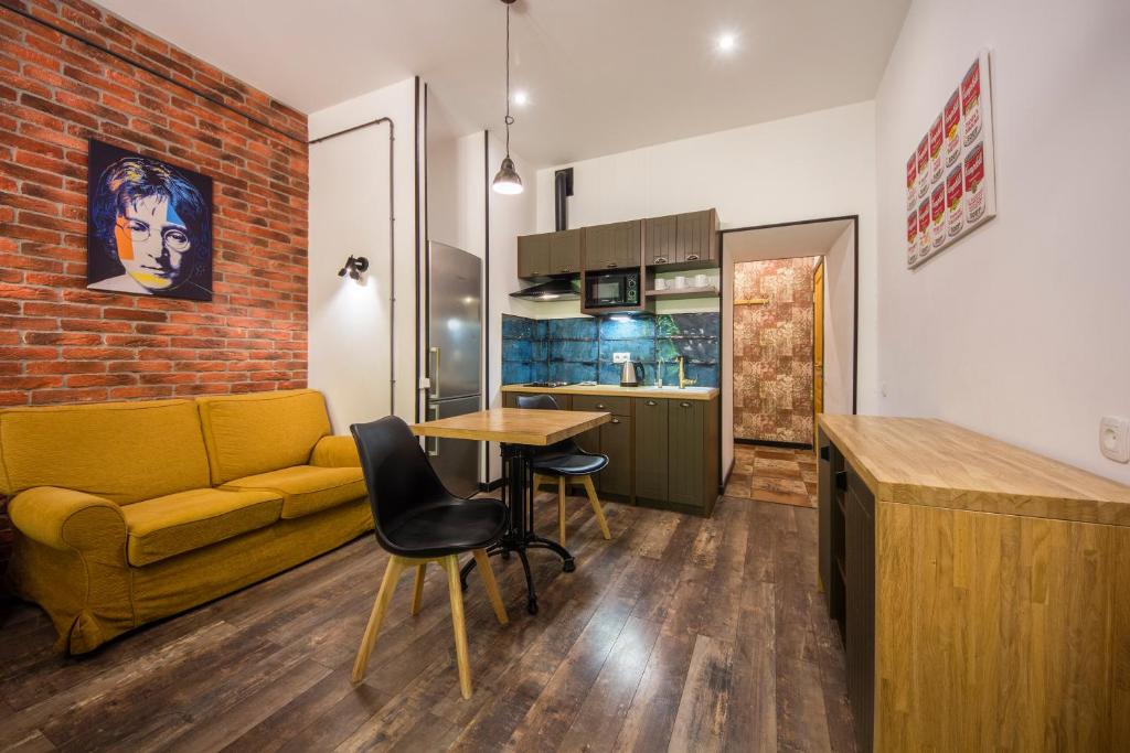 Central Dayflat Apartments - Loft Studio Apartment - Desyatynnyi Ln., 7