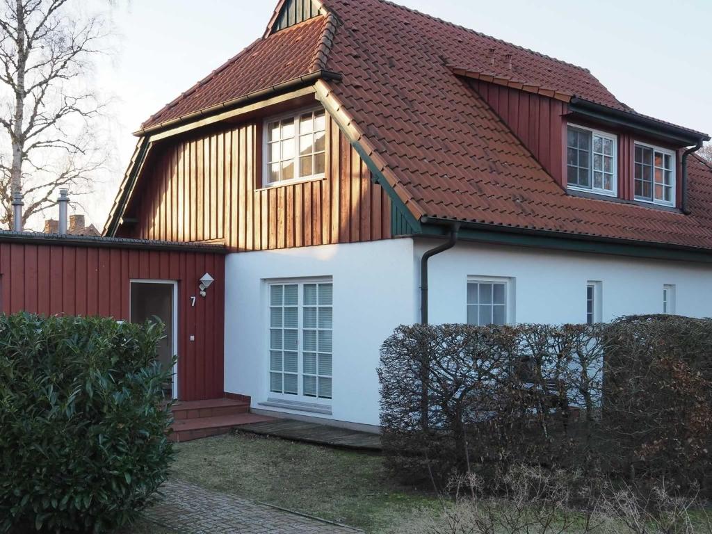 プレローにある"Wiesengrund" DHH 7の赤屋根白家屋