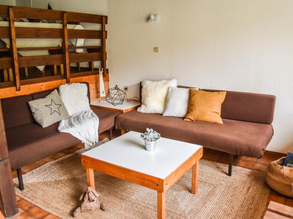 a living room with two couches and a coffee table at Val Du Rio in Le Chambon-sur-Lignon