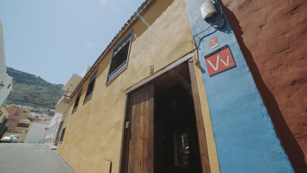 a building with a sign on the side of it at Casa La Monja in Garachico