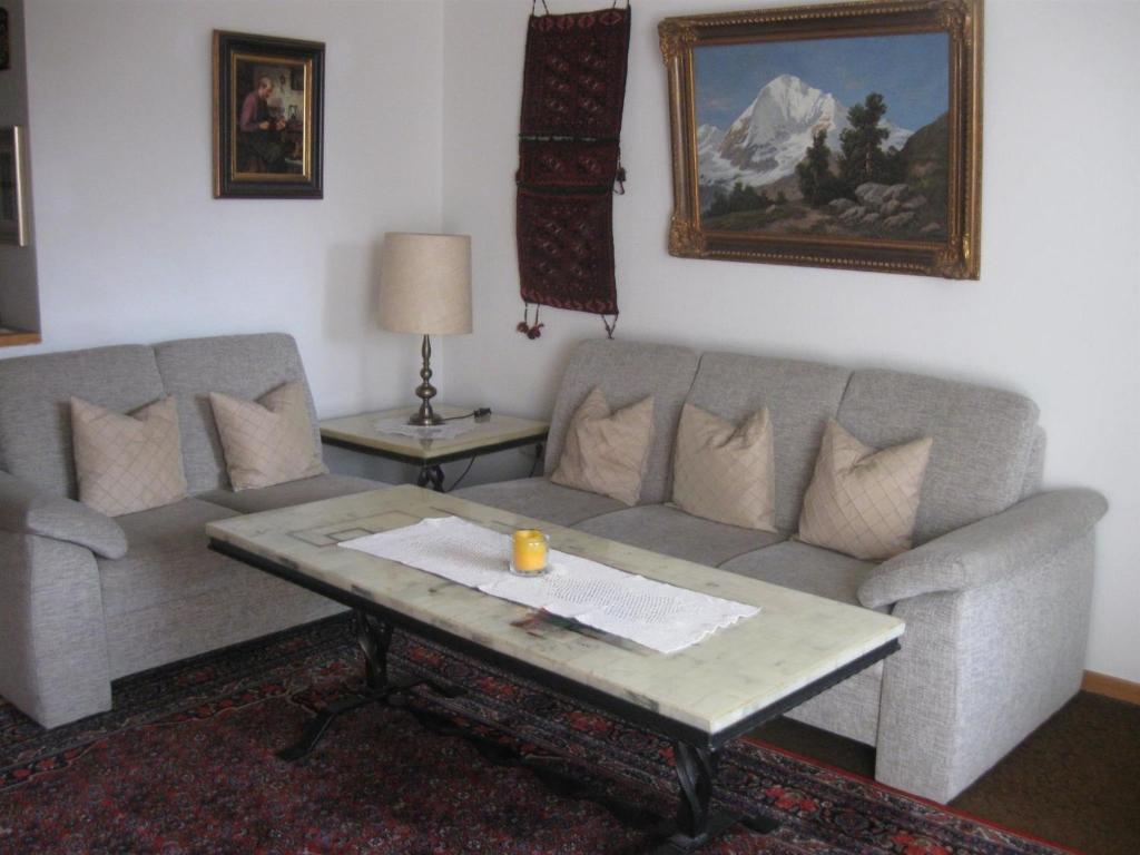 a living room with two couches and a coffee table at Ferienwohnung Plaggemars Verm nur Sonntag auf Samstag in Seehausen am Staffelsee
