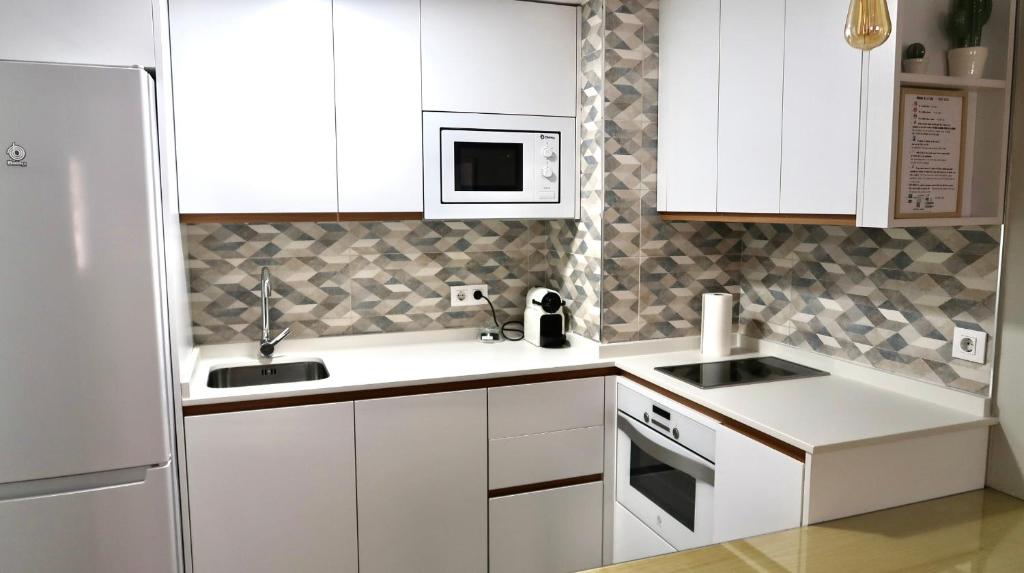 Kuchyňa alebo kuchynka v ubytovaní Sevilla Alameda PG Apartamentos