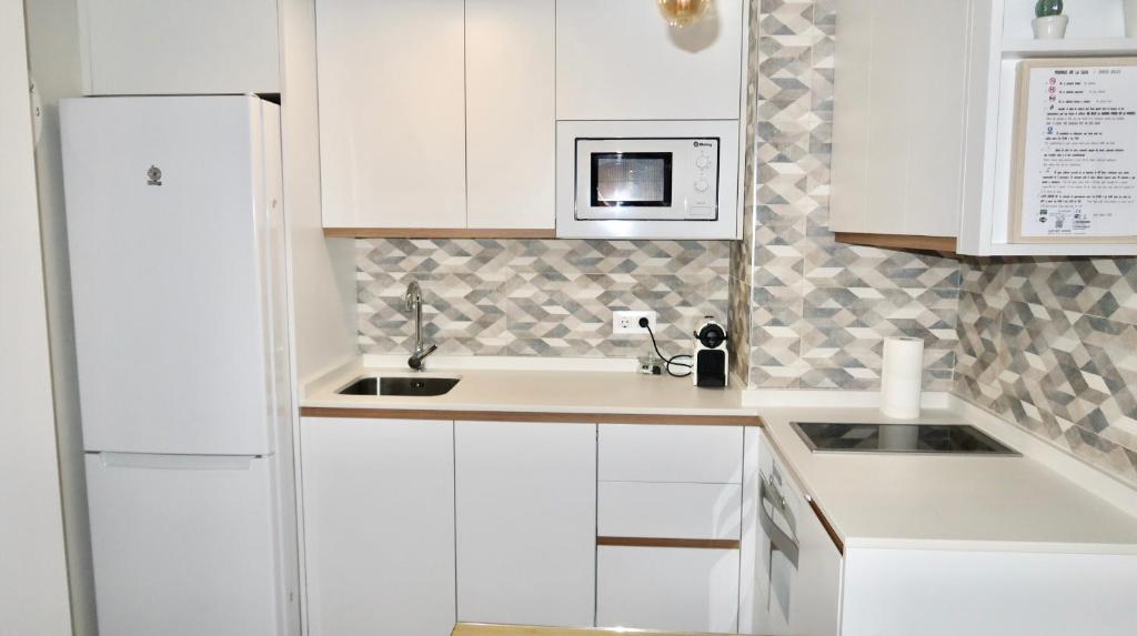 Kuchyňa alebo kuchynka v ubytovaní Sevilla Alameda PG Apartamentos