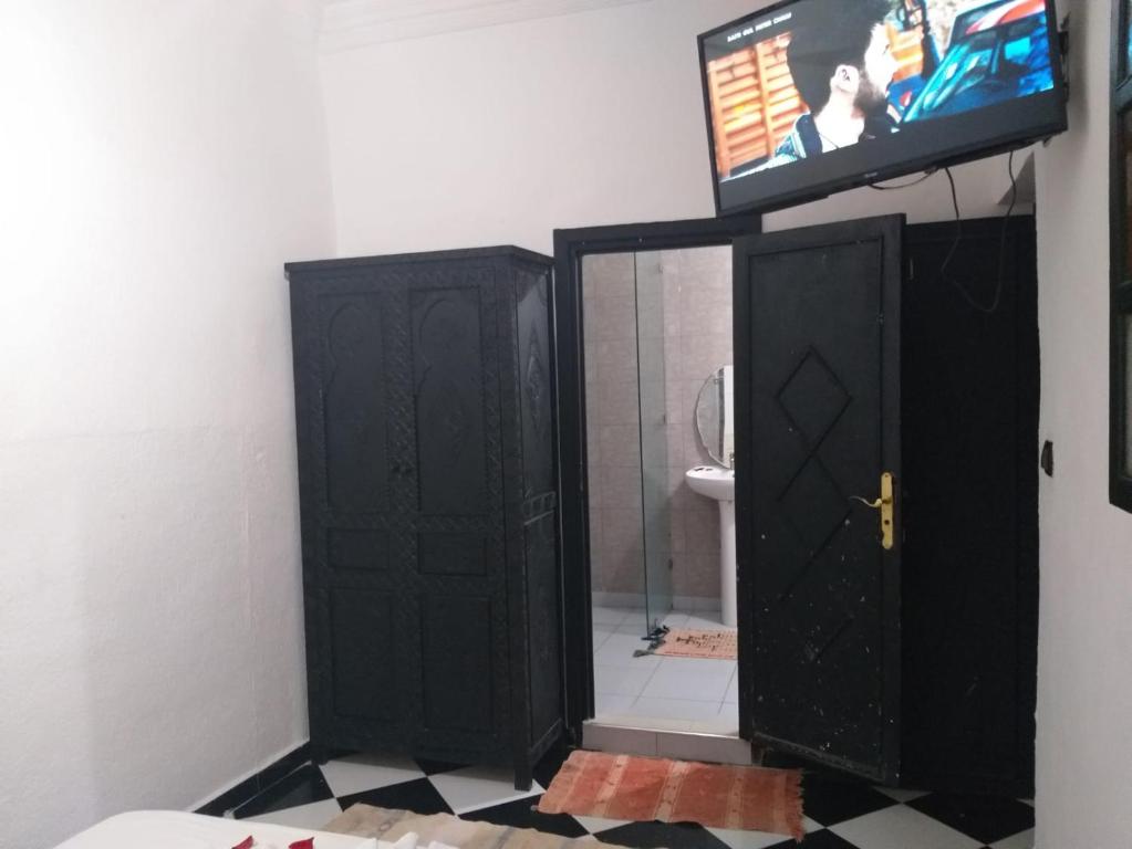TV a/nebo společenská místnost v ubytování Hôtel Agnaou