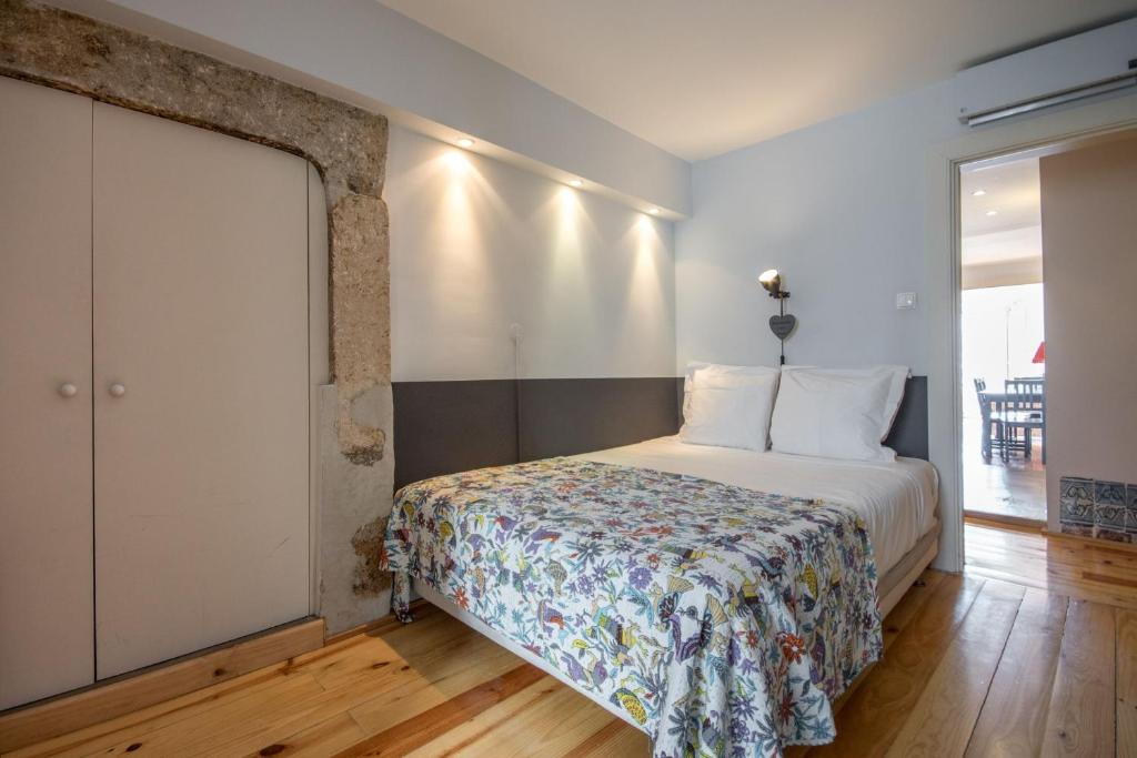 Postel nebo postele na pokoji v ubytování Lisbon Heart Apartments - Blue Apartment by LovelyStay