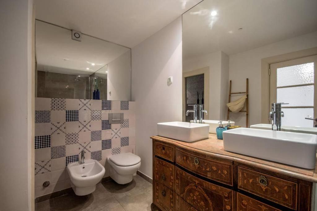 Koupelna v ubytování Lisbon Heart Apartments - Blue Apartment by LovelyStay