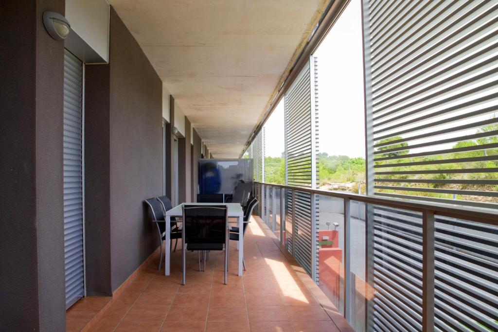 Balkón alebo terasa v ubytovaní Rentalmar Paradise Families Only con parking