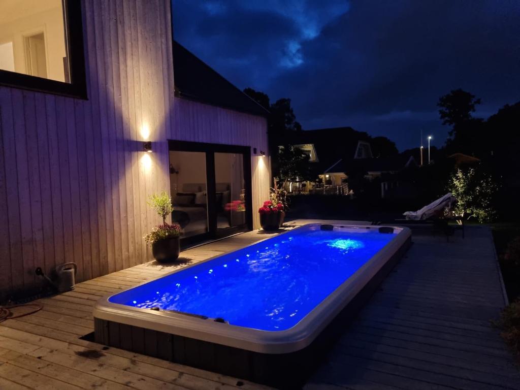 Swimmingpoolen hos eller tæt på Villa Grötvik