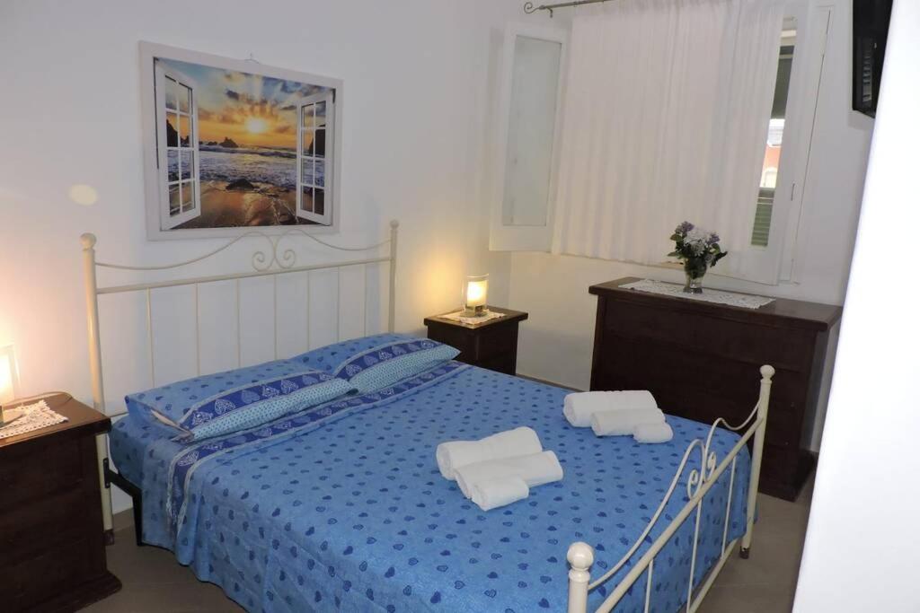 Кровать или кровати в номере Appartamento sul mare ad Ischia Ponte