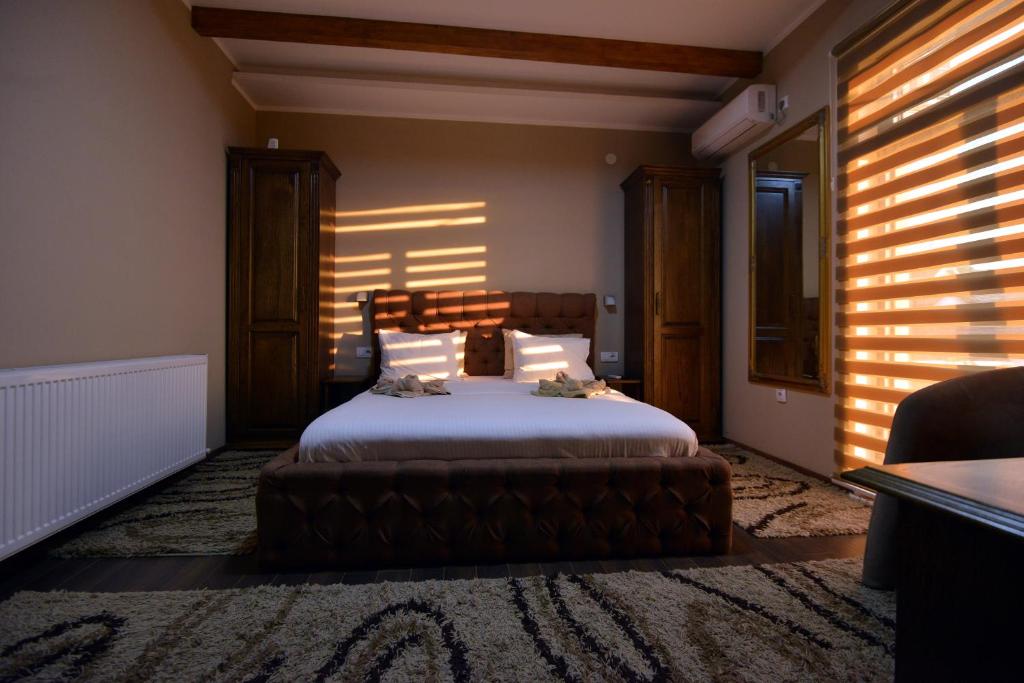 מיטה או מיטות בחדר ב-Garni Hotel Kaća