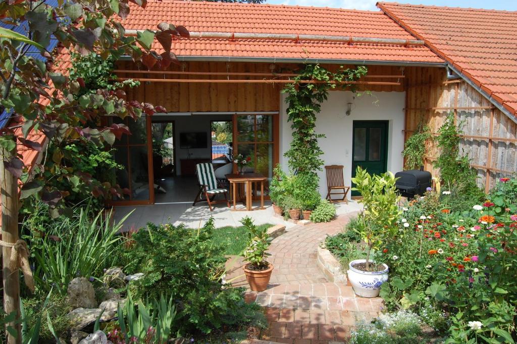 a garden in front of a house with a patio at Studio Via Claudia Augusta in Denklingen