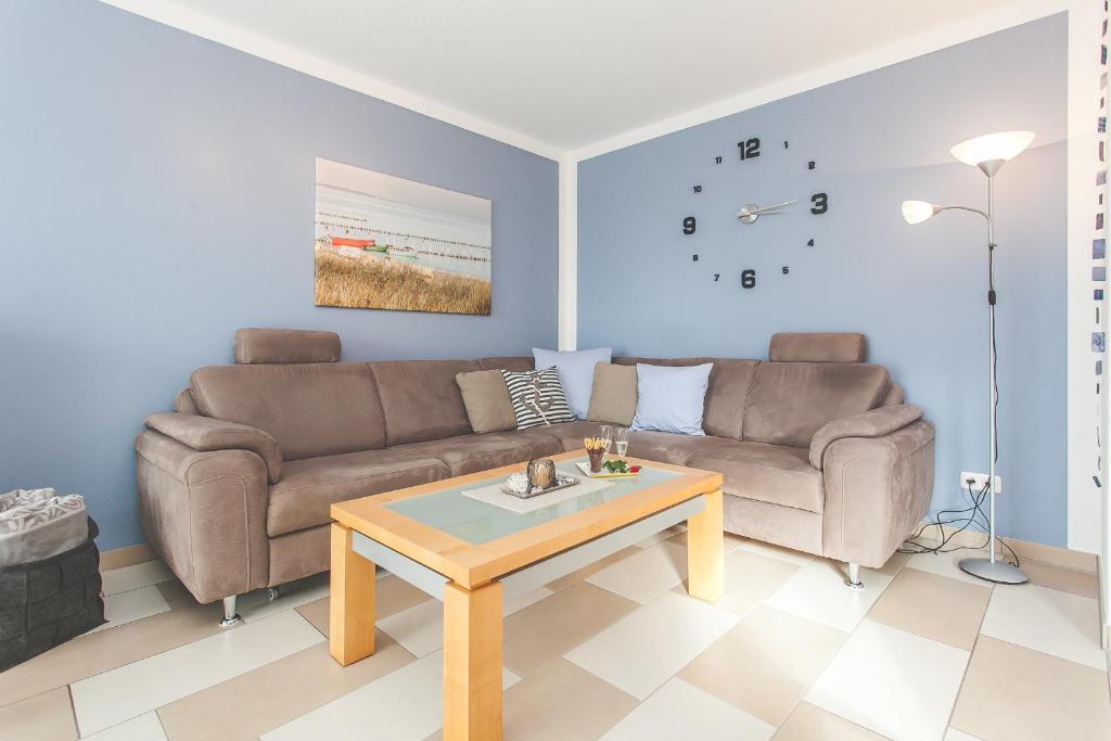 a living room with a couch and a coffee table at Birkenperle Wohnung 5 in Zingst