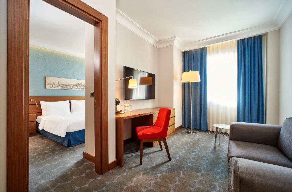 Postel nebo postele na pokoji v ubytování Radisson Blu Hotel, Kyiv Podil City Centre