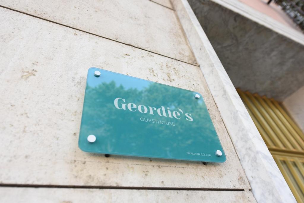 Certifikát, hodnocení, plakát nebo jiný dokument vystavený v ubytování Geordie's