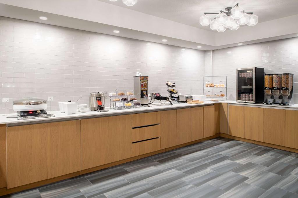 Kuchyň nebo kuchyňský kout v ubytování Best Western Premier Keizer Salem Hotel