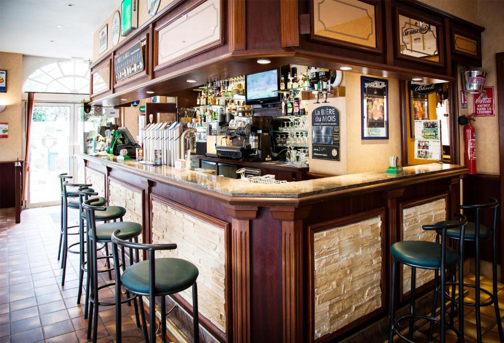 Lounge nebo bar v ubytování Hôtel Bar Des Vosges