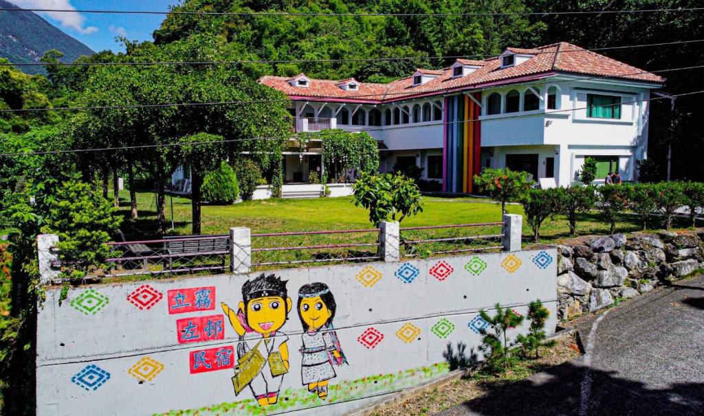Aed väljaspool majutusasutust Li Wu Zuo Cun B&B