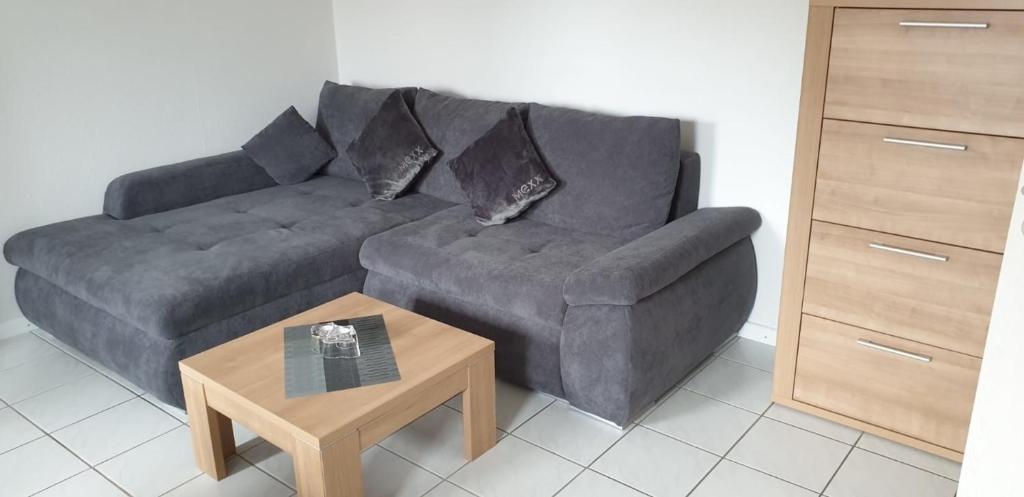 a living room with a couch and a coffee table at Ferienwohnung Bernhard in Germersheim