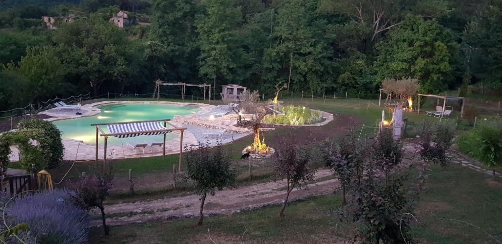 Bazén v ubytování Hotel Podere Conti nebo v jeho okolí