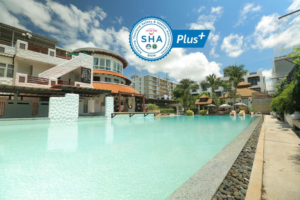 een zwembad in het shilla phuket hotel bij My Way Hua Hin Music Hotel SHA Extra Plus in Hua Hin