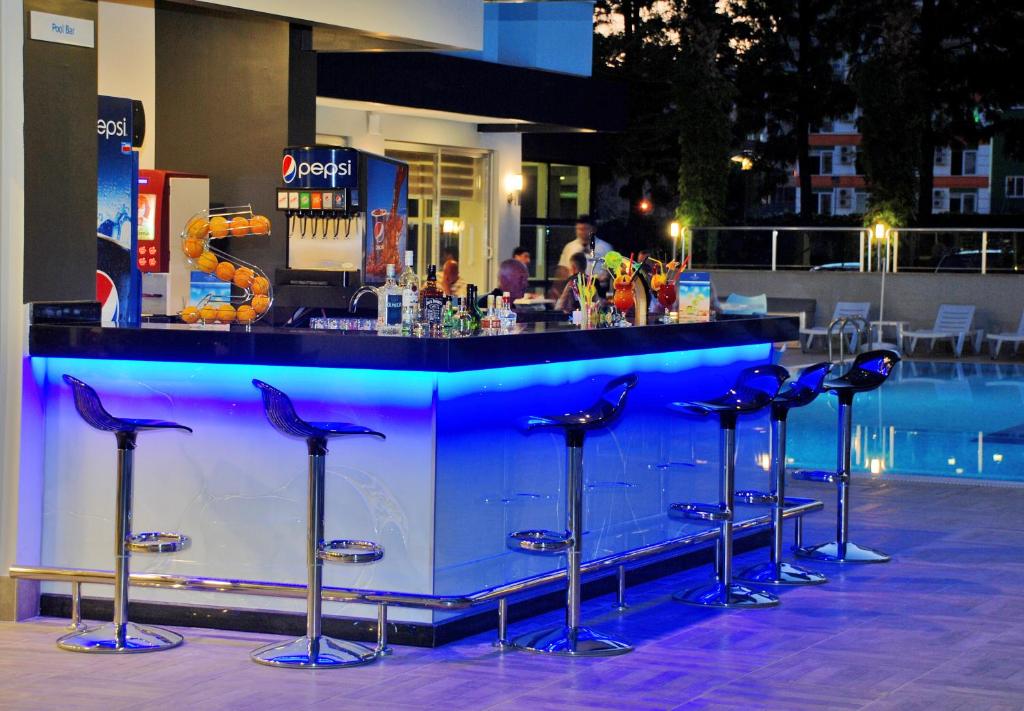 Bazén v ubytování Kleopatra Ramira Hotel - All Inclusive nebo v jeho okolí