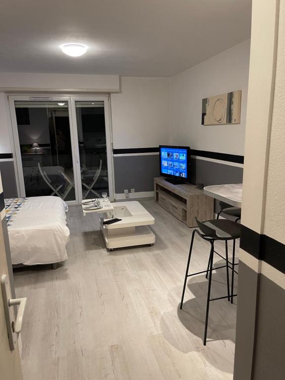 F1 avec Terrasse, 5 min de Colmar, vignoble et free parking – photo 10
