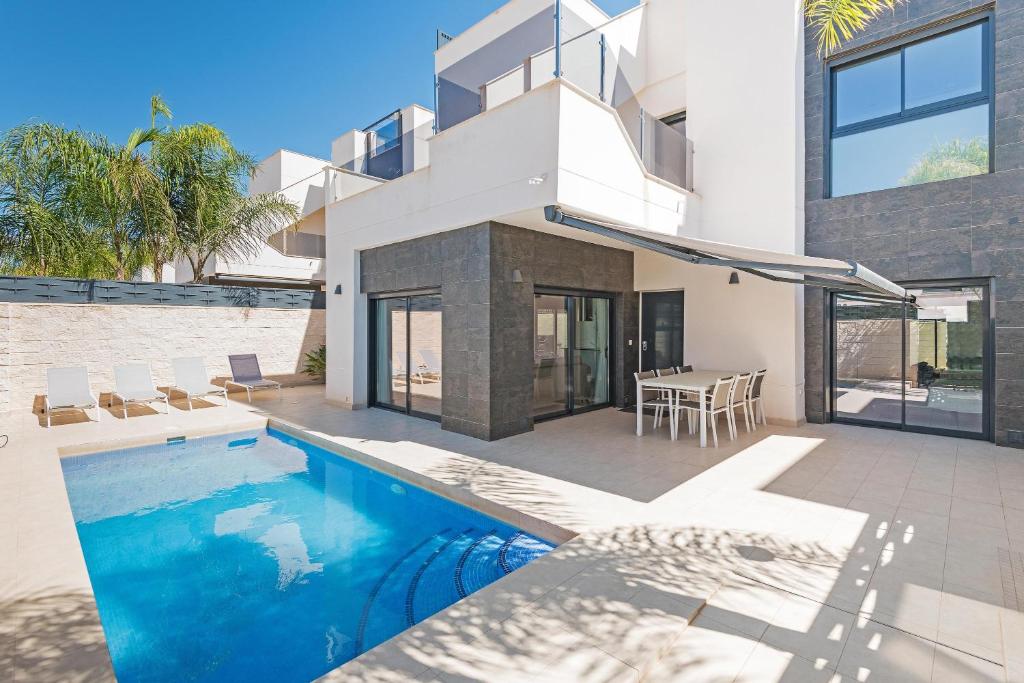 Fotografia z galérie ubytovania Luxury three bedroom villa v destinácii Rojales